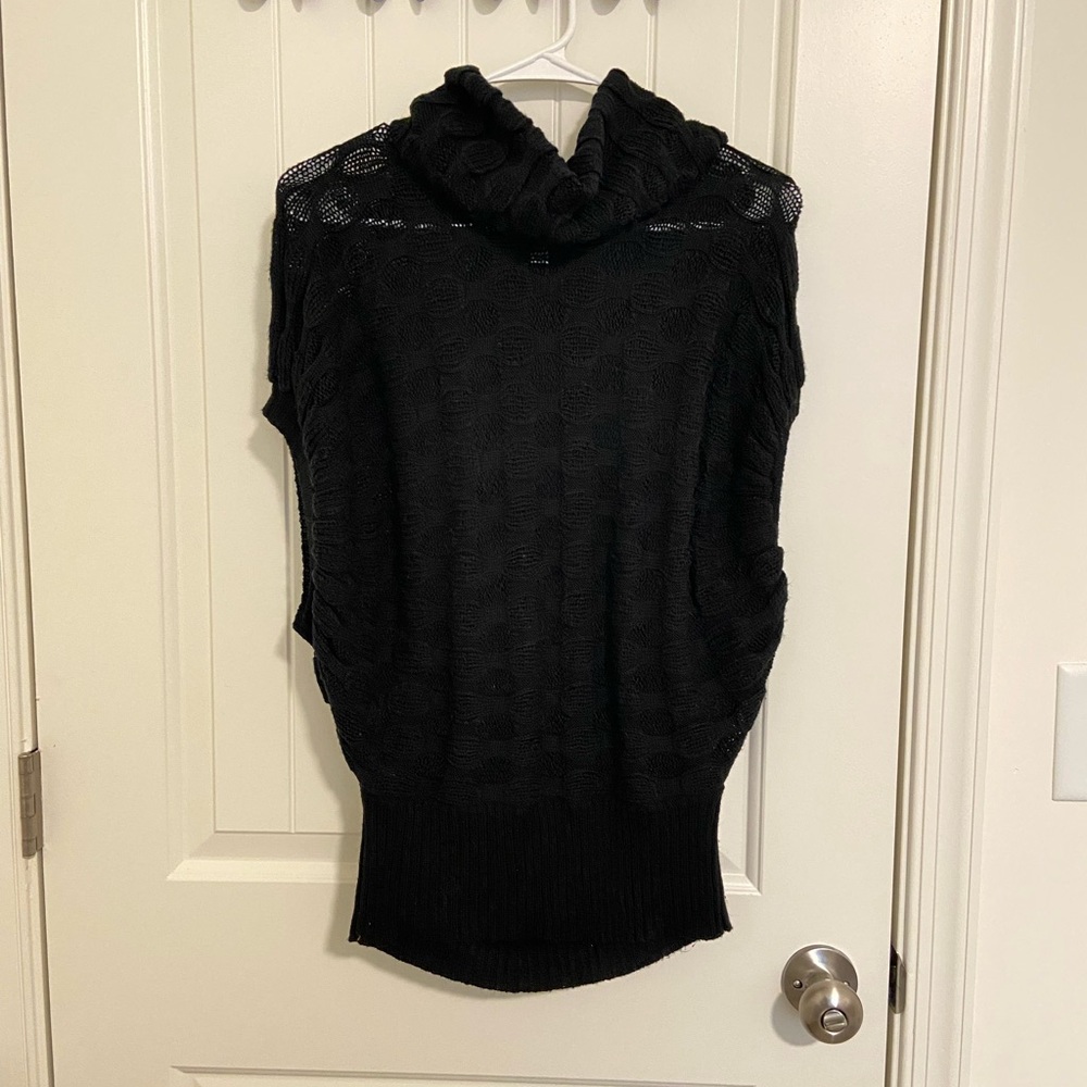 EUC One7Six women’s black loose fluffy knit cowl‎ neck short sleeve sweater M